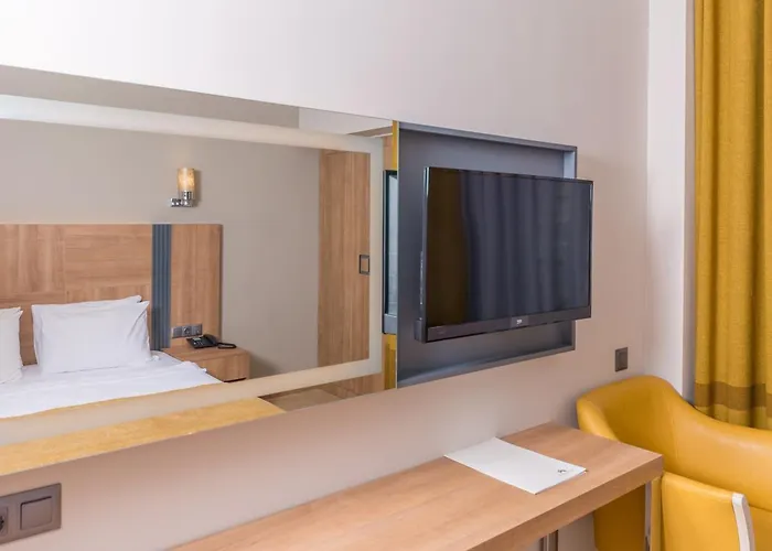 Julian Club Hotel