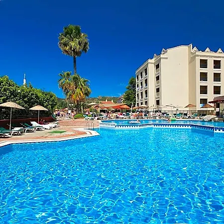 Julian Club Hotell 4*