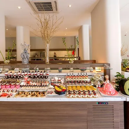 Julian Club Hotel 4*