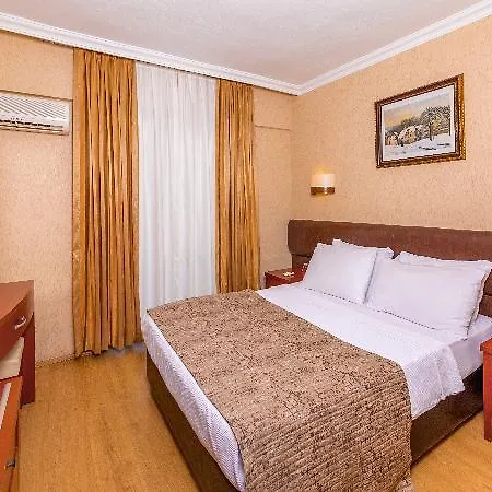 Julian Club Szálloda 4*