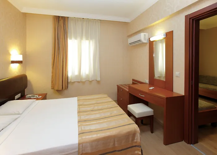 Julian Club Hotel 4*